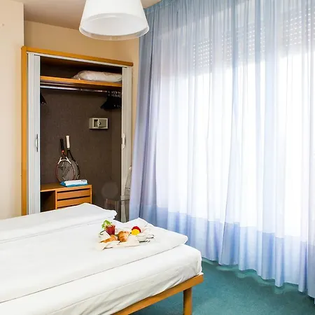 Готель Club Olivi - Tennis Center 3*